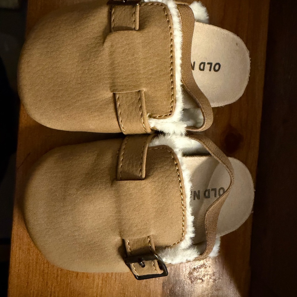 Old Navy Infant/Baby Fur lined suede shoes